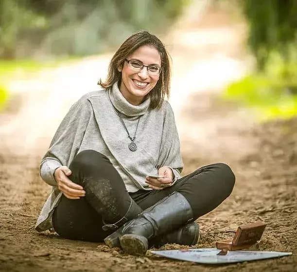 לילך הרשקוביץ יושבת בטבע